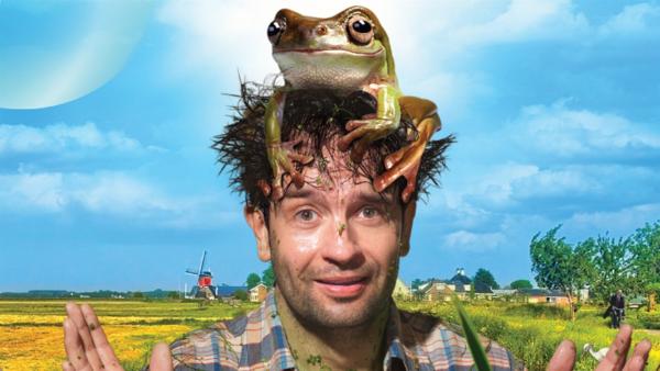 Immer wenn Herr Franz (Jeroen Spitzenberger) an einen Frosch denken muss, verwandelt er sich selbst in einen. | Rechte: WDR/BosBros. Fillm&TV Productions