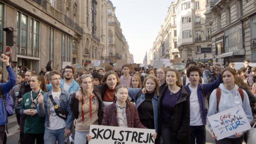 Mit ihrem Schulstreik hat Greta die weltweite Jugendbewegung FRIDAYS FOR FUTURE in Gang gesetzt. Sie ist innerhalb kürzester Zeit zur international bekanntesten Klimaaktivistin geworden.