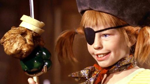 Pippi passt sich dem Piratenleben an. 