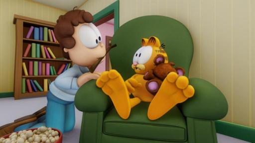 Jon benimmt sich wie ein Hund und bringt Garfield ein Stöckchen.