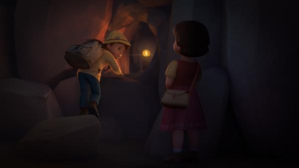 Peter und Heidi locken ihre Verfolger in eine Höhle. | Rechte: ZDF/Studio 100 Animation/Heidi Productions Pty. Limited