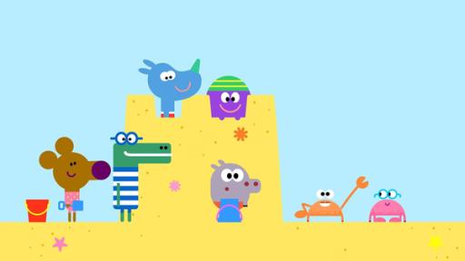 Duggee und die Quirlies sind am Meer und bauen eine Sandburg. Dort wollen gleich zwei Krabben einziehen.