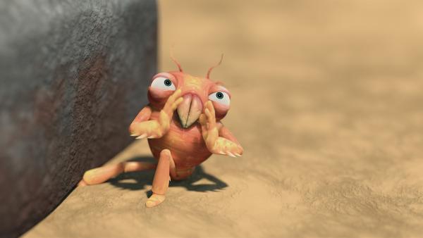 Die kleine Milbe hat ihr Bein unter einem Stein eingeklemmt. | Rechte: KiKA/One Animation PTE LTD.