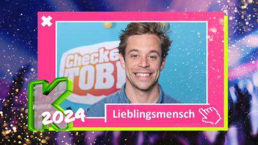 Tobias Krell gewinnt den KiKA Award in der Kategorie "KiKA Lieblingsmensch".