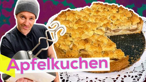 Ben mit Handrührgerät. Rechts ein großes Bild von einem runden Apfelkuchen mit Streuseln. Aufschrift: Apfelkuchen.