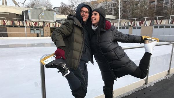 Jess und Ben wollen bei der Eislaufshow "Skate n' Smile" in Berlin mit einer eigenen Eiskunstlaufkür antreten. | Rechte: KiKA/Rozhyar Zolfaghari