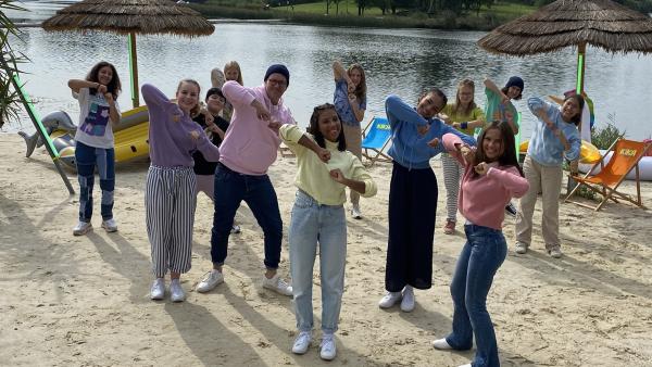 Ben singt gemeinsam mit den TanzAlarm-Kids den deutschen Song „Feuerwerk“ zur Freundschaftsaktion #SayHi der Europäischen Rundfunkunion (EBU).