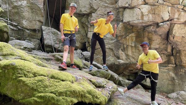 Alena, Felix und Ben beim Klettern | Rechte: KiKA/Miriam Steinhoff