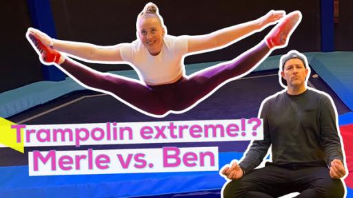 Turnerin Merle Losen macht einen Spagat im Sprung. Rechts sitzt Ben in einer Meditations-Pose. Im Hintergrund eine Trampolinhalle. Aufschrift unten: Trampolin extreme!? Merle vs. Ben.