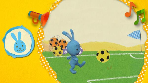 Kikaninchen, Anni und Christian haben jede Menge Spaß beim Fußballspielen!  | Rechte: KiKA