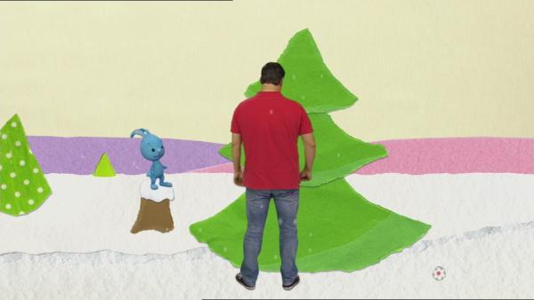 Kikaninchen und Christian in der Winter-Weihnachts-Schnipselwelt | Rechte: KiKA