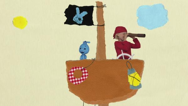 Ein Mädchen und Kikaninchen als Piraten im Mastkorb auf einem Piratenschiff