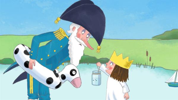Stolz zeigt die kleine Prinzessin dem Admiral die Kaulquappe, die sie in ihrem Glas gefunden hat. | Rechte: ZDF/Illuminated Film Ltd.