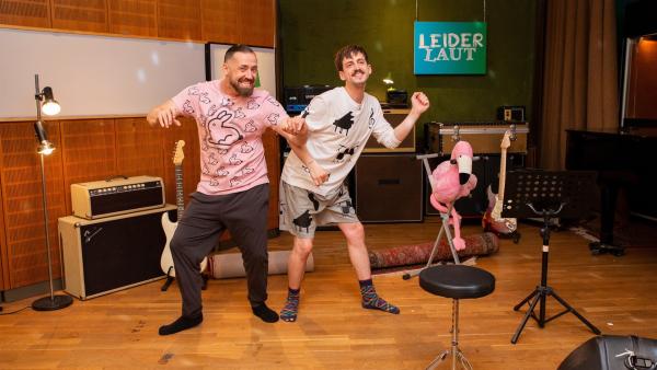 Bei "Leider laut" stehen lustige Spiele, Battles und Jamsessions mit Bürger Lars Dietrichauf und Marti Fischer dem Programm. | Rechte: ZDF/Katja Inderka