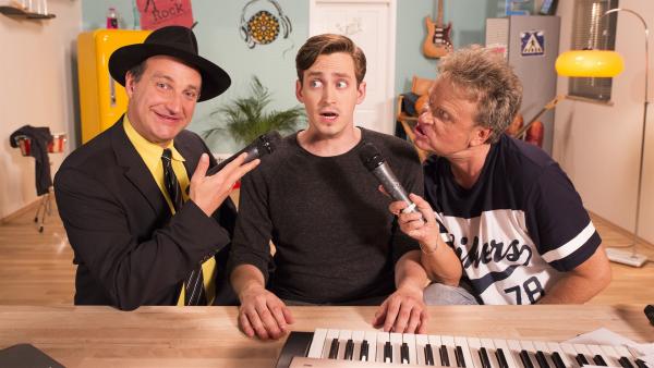 Marti Fischer hat in seiner Comedy-Sendung "Leider lustig" Besuch von den Beatboxern Lutz und Peter, "The Art of Mouth". | Rechte: ZDF/Katja Inderka