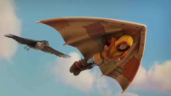 Leo fliegt mit seinem Gleiter zusammen mit einem Falken. | Rechte: hr/2020 Grupo Alcuni