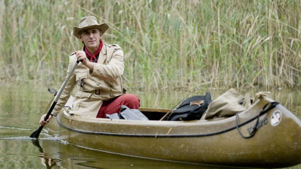 Das Abenteuer wartet! Fritz Fuchs (Guido Hammesfahr) startet mit seinem Kanu auf kühne Fahrt. | Rechte: ZDF/Antje Dittmann