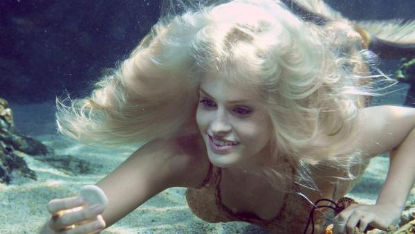 Sirena (Amy Ruffle) bei ihrer Suche nach Muscheln und Perlen. | Rechte: ZDF/Jonathan M. Shiff Prod./Simon Christidis