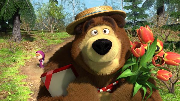 Mascha wundert sich, wen der Bär mit Schokolade und Blumen überraschen möchte. | Rechte: KiKA/Masha and the Bear Limited