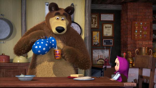 Hafergrütze zum Frühstück? Das geht überhaupt nicht. Mascha lässt sich vom Bären nicht überzeugen. | Rechte: KiKA/Animaccord Animation Studio