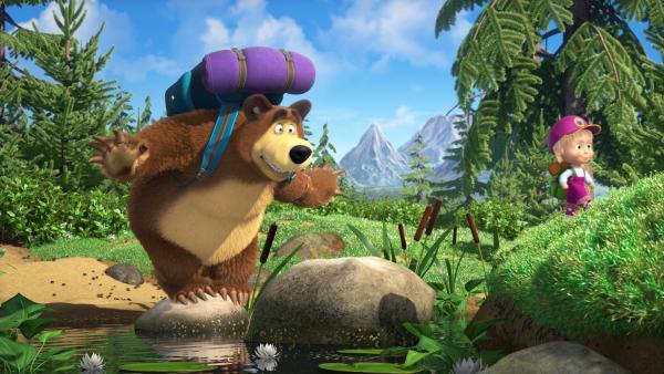 Der Bär muss mehr als einmal die von allen Naturerlebnissen begeisterte Mascha vor Stürzen und Unglücken retten. | Rechte: KiKA/Animaccord Animation Studio