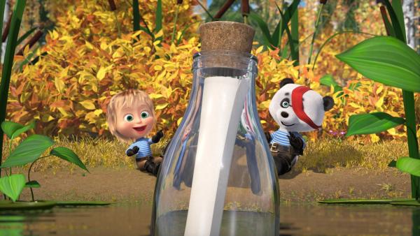Mascha und ihre Freunden finden die Flaschenpost. | Rechte: KiKA/Animaccord Animation Studio