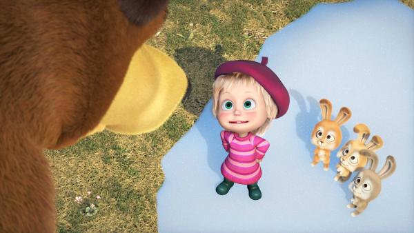 Mascha und die drei Häschen schauen den Bären an. | Rechte: KiKA/Animaccord Animation Studio