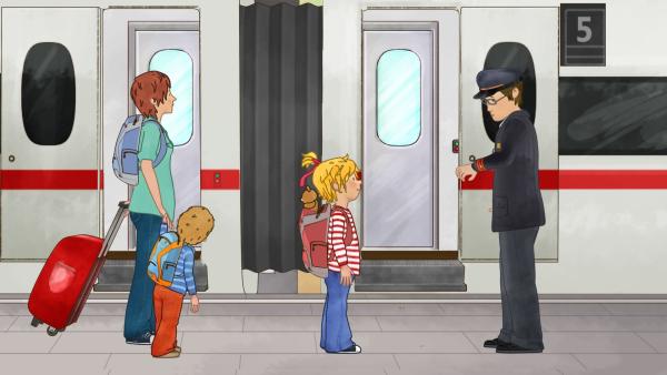 Conni, Jakob und Mama wollen mit dem Zug zu Oma und Opa fahren. | Rechte: ZDF/Henning Windelband/Youngfilms GmbH