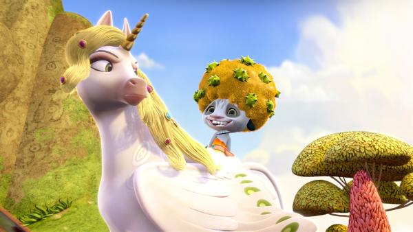 Phuddle (oben) hat beschlossen von nun an eine Elfe zu sein und Mia zu helfen. | Rechte: ZDF/2012 Lucky Punch/Rainbow/March Ent.