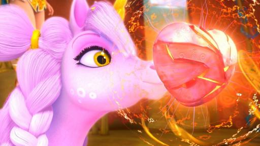 Das Blütenfeuerwerk | Rechte: ZDF Einhorn Kyara (links) stupst ihre Nase an den wieder zusammengesetzten Kristall "Herz von Centopia" (rechts).