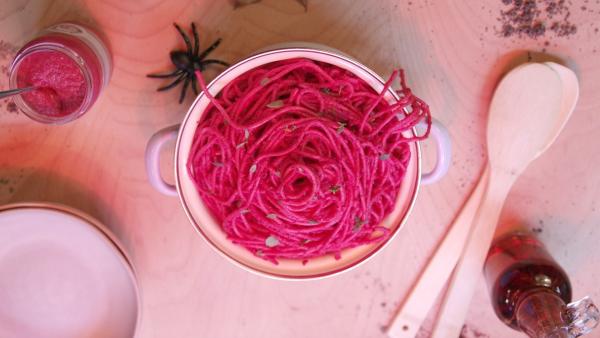 Spaghetti mit Monsterpesto | Rechte: rbb/Matthias Bazyli