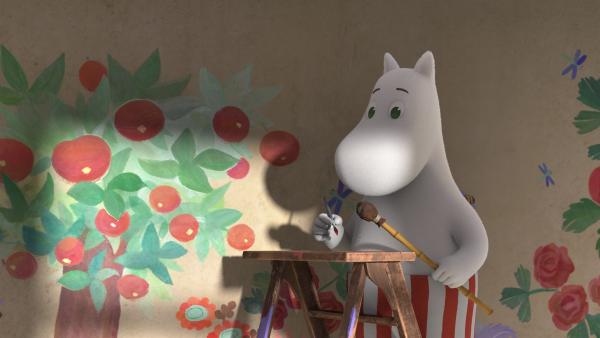 Muminmama malt ihren Garten als Wandbild. | Rechte: ZDF/Moomin Characters/Gutsy Animations 2019