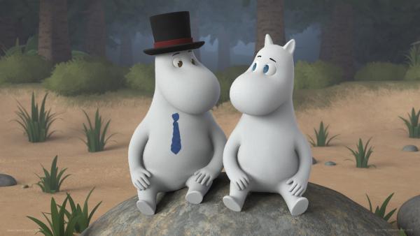 Muminpapa (l.) gründet mit Mumintroll (r.) zusammen eine Firma. | Rechte: ZDF/Moomin Characters/Gutsy Animations 2019