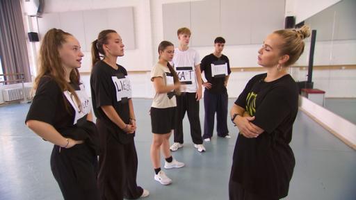 Die jungen Tänzerinnen und Tänzer zeigen, was sie gerade fühlen. Ein sehr emotionaler Moment für Sarah und die MY MOVE DANCECREW (Quelle: STARSHIP FILM GmbH)