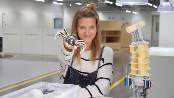 Roboter, die aussehen wie Ameisen und Elefantenrüssel – das ist Bionik. Reporterin Jana schaut sich in dieser Folge an, wie die Wissenschaft tierisch bei der Natur spickt. | Rechte: WDR/tvision