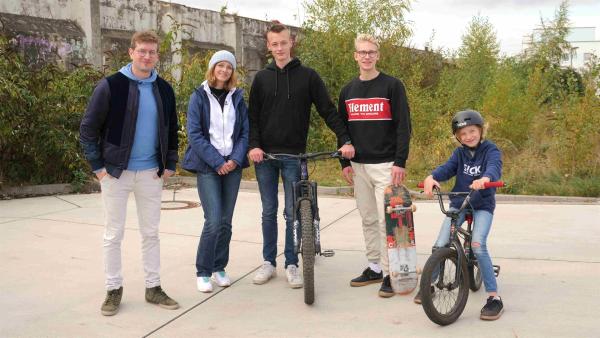 Kinder an die Macht! Die Kids aus Meerbusch bekommen bald den seit Jahren angeforderten Skate- und Bikepark. | Rechte: WDR/tvision