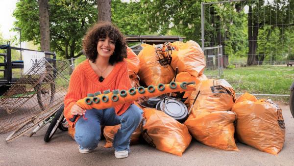 264 Kilogramm Müll sammeln Reporterin Tessniem und die freiwilligen Helfer:innen der K.R.A.K.E. am Rheinufer. | Rechte: WDR/tvision