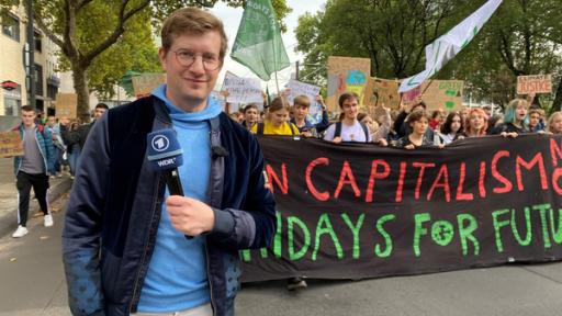 Reporter Robert berichtet über den globalen Klimastreik in Köln am 23.09.2022.