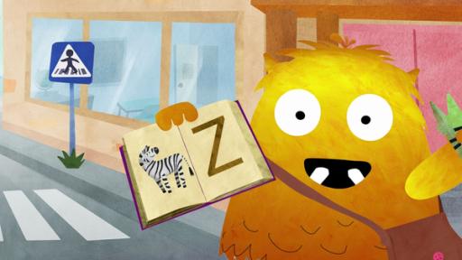 Ein Yeti-Kind mit einem offenem Buch in der Hand. Darin sind ein Zebra und der Buchstabe Z. Im Hintergrund ein Zebrastreifen.