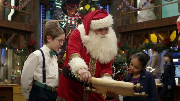 Ms O und Oscar produzieren die Geschenke für Santa, die für seine Werkstatt zu schräg sind. Olive und Otto sollen sie dann zu ihm bringen.  | Rechte: hr/Odd Productions LLC