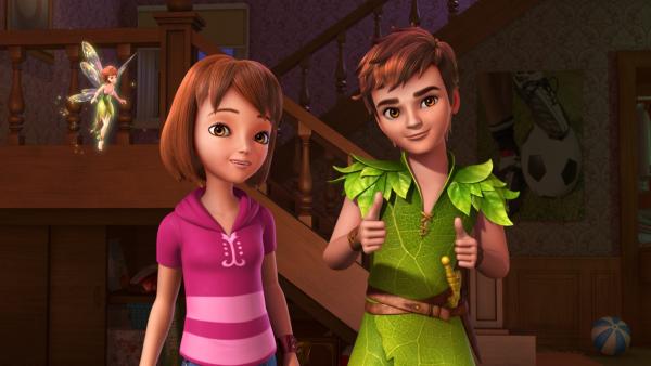Peter Pan und Tinker Bell holen wie immer, Wendy und ihre Brüder in London ab. | Rechte: ZDF/DQ Entertainment