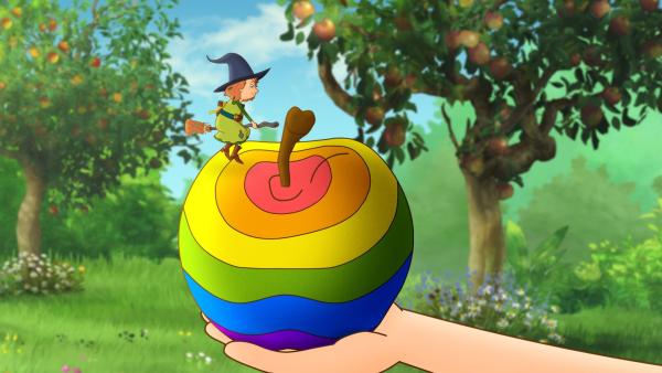 So ein zauberhafter Apfel kann nur das Werk der Apfelhexe Petronella sein. | Rechte: ZDF/Akkord Film/Bastei Lübbe AG