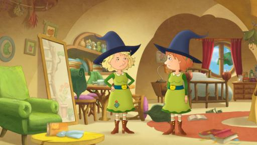 Die Doppelgängerin | Rechte: ZDF Petronella (rechts) steht ihrer Doppelgängerin (links) verblüfft gegenüber. Die Doppelgängerin sieht sehr schlecht gelaunt aus.