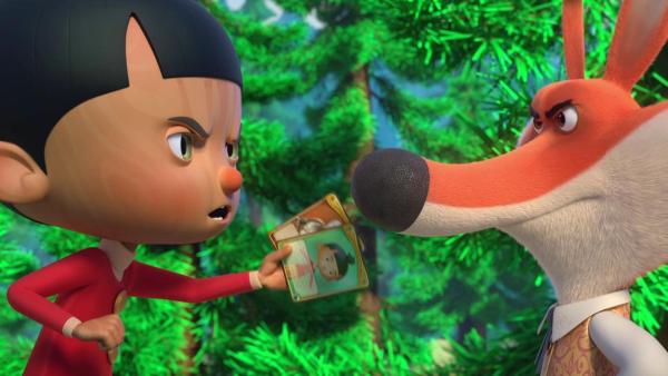 Pinocchio (links) hält Volpek (rechts) zwei Karten hin. Die beiden schauen sich ernst in die Augen. | Rechte:  © 2021 - Method Animation - Palomar - ZDF - ZDF Enterprises