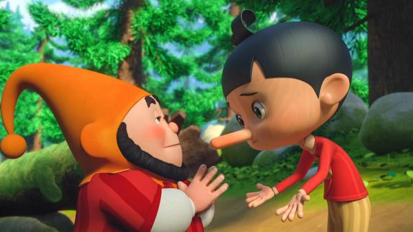 Rumpelstilzchen (links) steht Pinocchio (rechts) gegenüber. Pinocchios Nase ist lang. | Rechte:  © 2021 - Method Animation - Palomar - ZDF - ZDF Enterprises