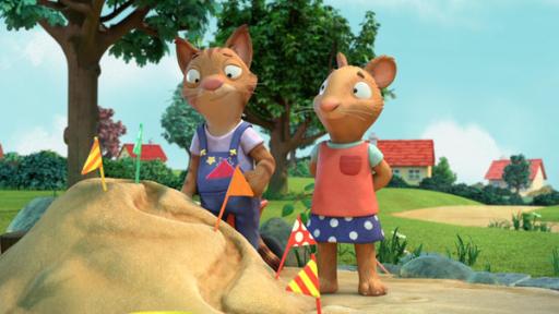 Spaß und Spiele | Rechte: ZDF Frankie, die Katze und Posy, die Maus befinden sich in einem Sandkasten.