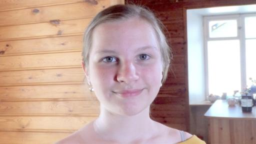 Die 13-jährige Marta aus Estland singt für ihr Leben gern.                         