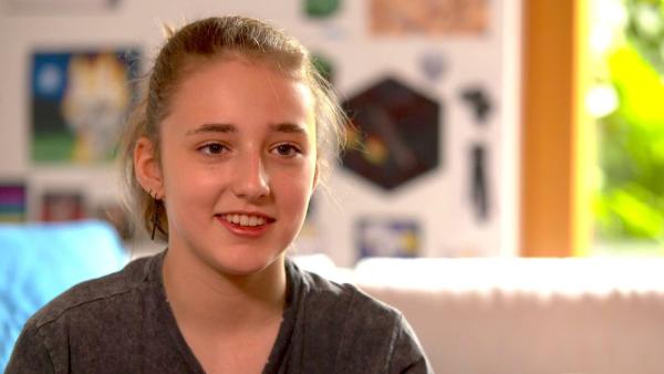 Die 13jährige Cynthia aus Darmstadt hat ein ungewöhnliches Hobby: Indoor Skydiving! | Rechte: rbb/frank und frei/Frank Kleemann