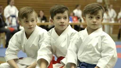 Aidan(11), Aaric (10) und Andrew (8) sind drei echte Karate-Kids. In ihrem Verein sind sie die ungeschlagene Spitze.