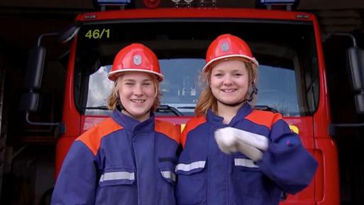 Annika und Hanna - Feuerwehrfreundinnen | Rechte: rbb Annika und Hanna - Feuerwehrfreundinnen (Quelle: rbb)